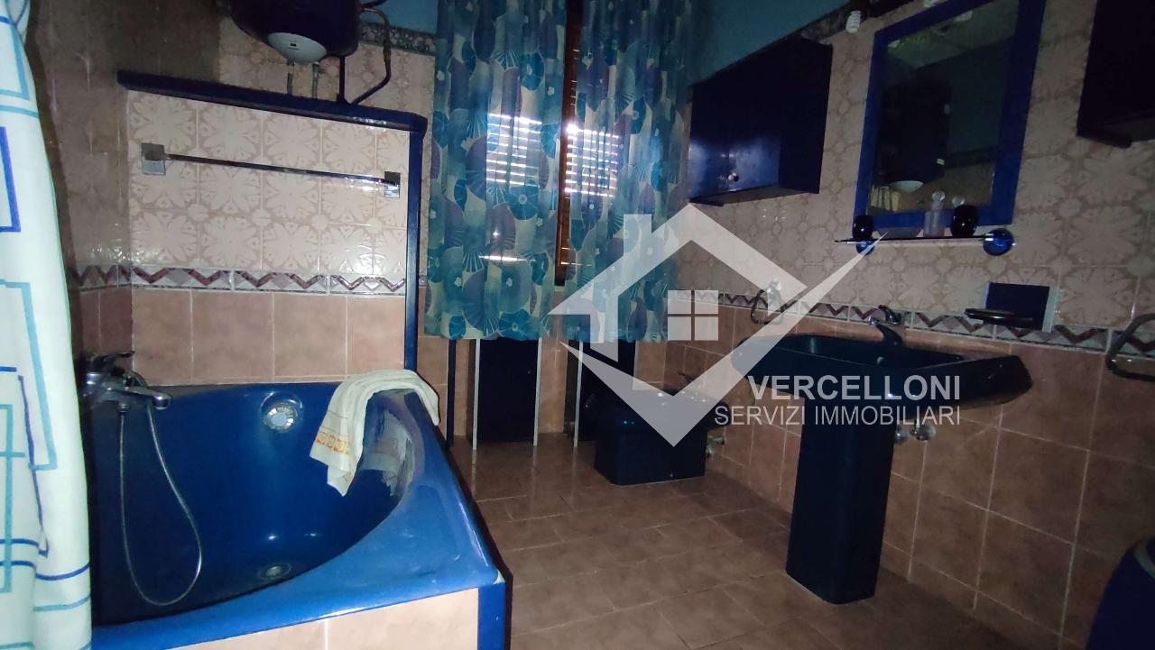 6 rooms House in Barengo, Italy No. 149588