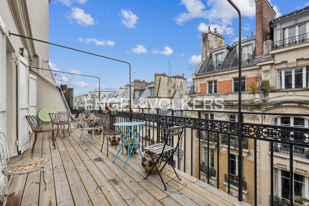2 bedrooms Apartment in Paris, France No. 151565