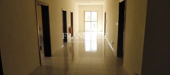 23m² Office in Sliema, Malta No. 12862 4