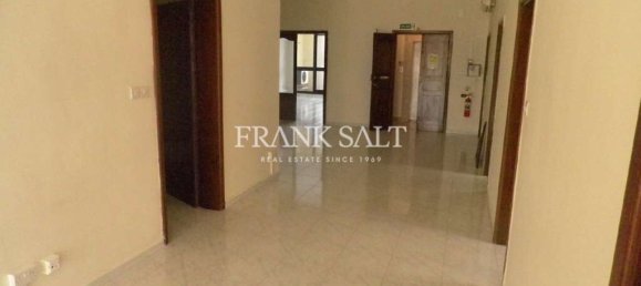 23m² Office in Sliema, Malta No. 12862 3