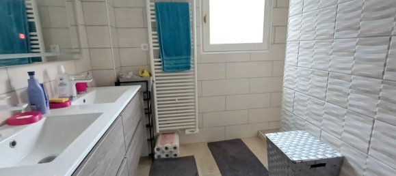 2 bedrooms House in Epernon, France No. 218631 3