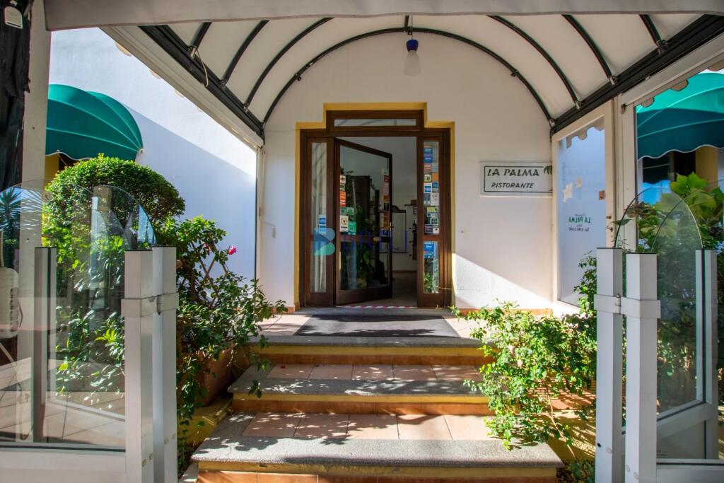  Commercial property in Olbia, Italy No. 326968