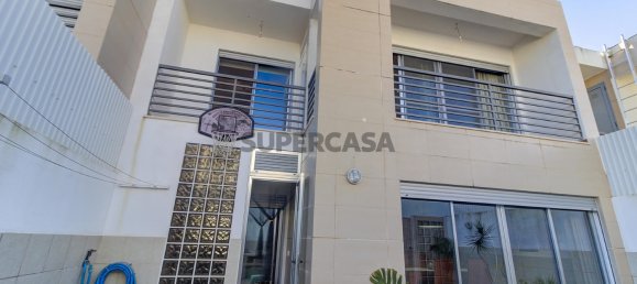 Дом с 4 спальнями в Монте Горду, Португалия № 154208 4