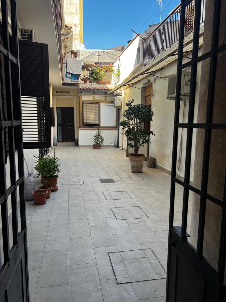 3 bedrooms Duplex in Catania, Italy No. 317662