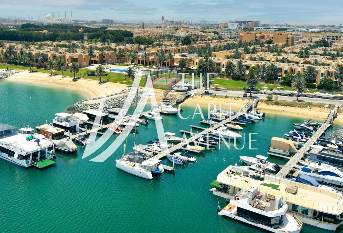 Villa de 4 dormitorios en Abu Dhabi Gate City, UAE No. 33558