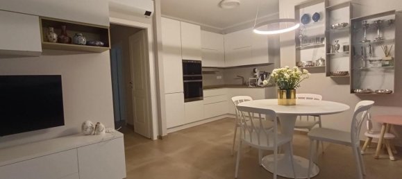 Квартира с 3 комнатами в Каррара, Италия № 38903 11