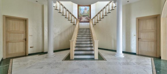 5 bedrooms Villa in Limassol, Cyprus No. 12724 3