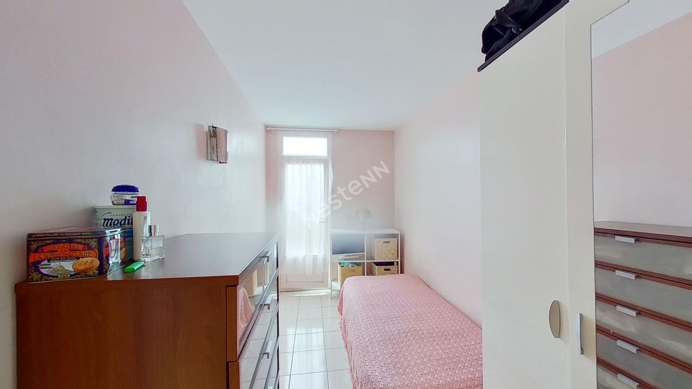 3 bedrooms Apartment in Saint-Ouen-l'Aumone, France No. 180559