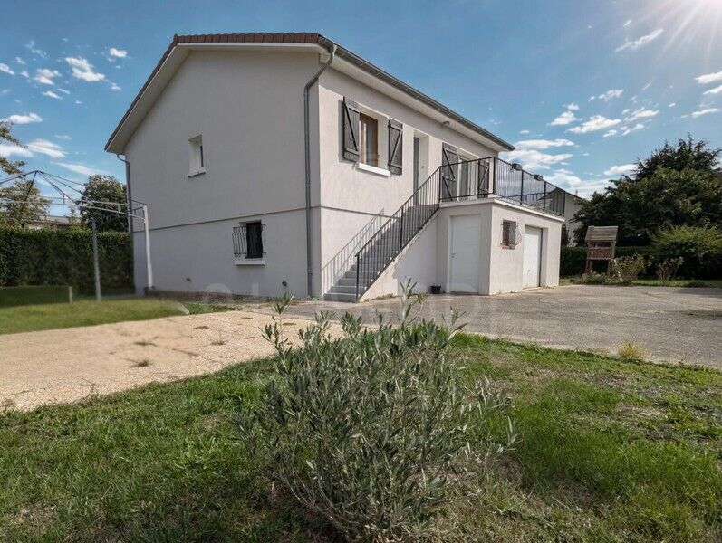 Вилла с 4 спальнями в Сент-Этьенн-де-Сен-Жуар, Франция № 330945