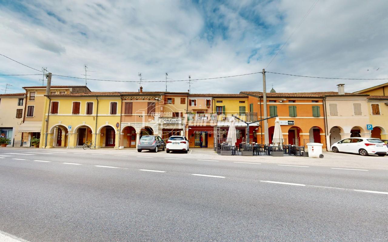 Apartamento de 3 habitaciónes en Castel d'Ario, Italy No. 132268