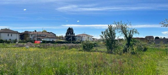 1482m² Land in Lazzate, Italy No. 2161 5