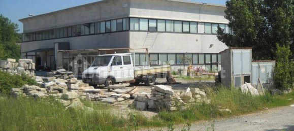 1066m² Warehouse in Casole d'Elsa, Italy No. 325347 2