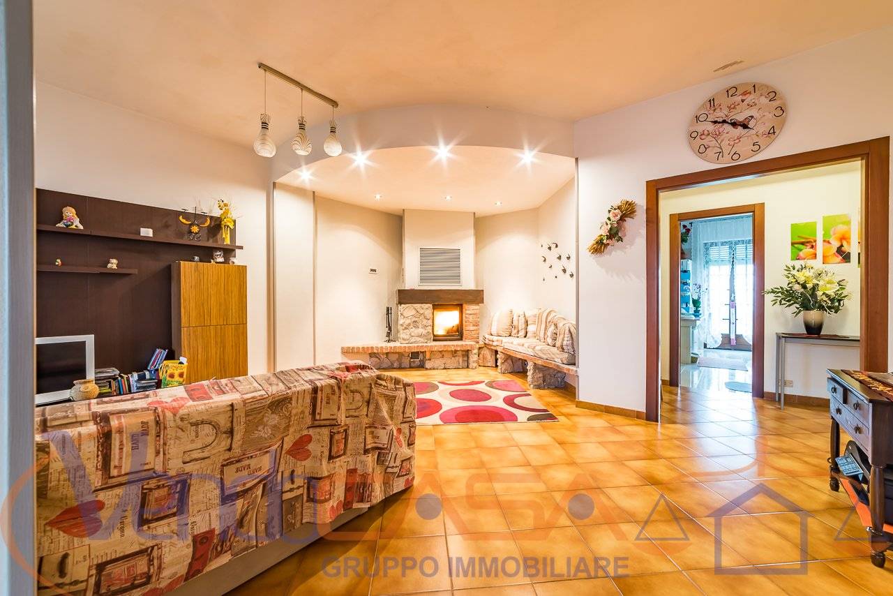 2 bedrooms Apartment in Cherasco, Italy No. 294047