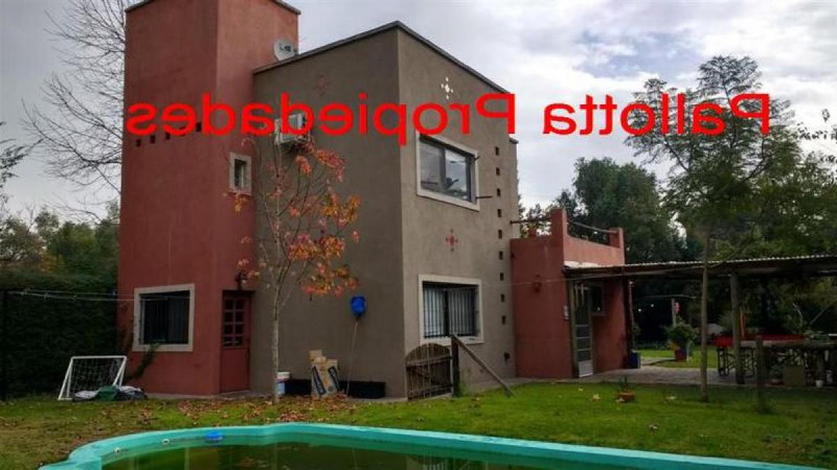 3 bedrooms House in Tigre, Argentina No. 8533