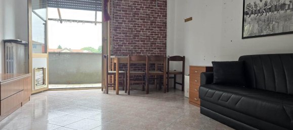 Studio in Milan, Italy No. 243945 3