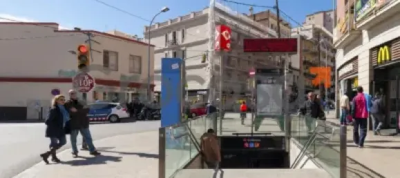 3 bedrooms Apartment in L'Hospitalet de Llobregat, Spain No. 182541 11