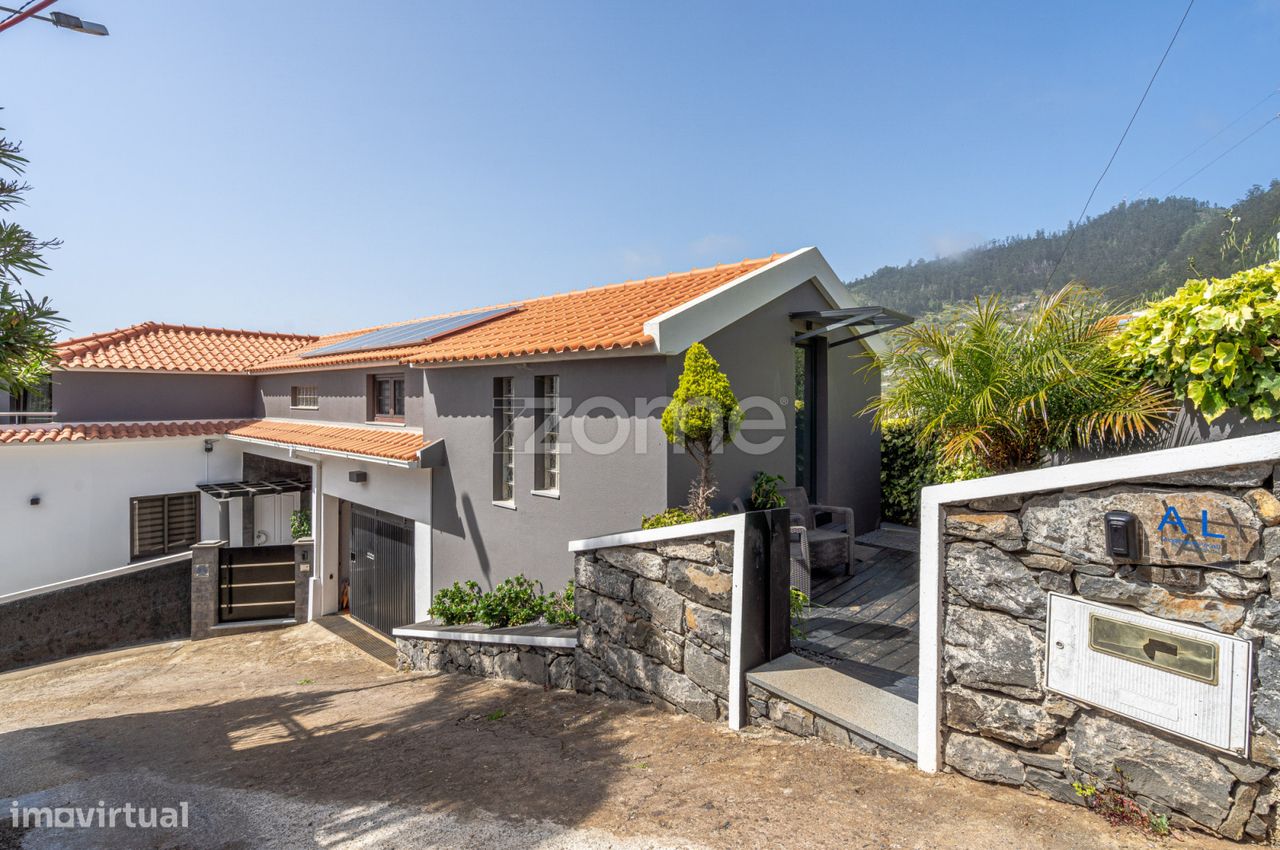 3 bedrooms House in Calheta, Portugal No. 146071