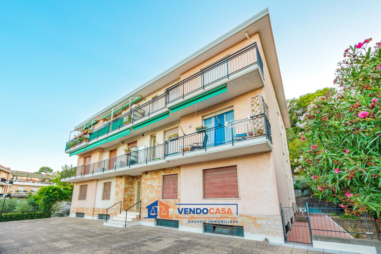 3 rooms Apartment in Andora, Italy No. 348765