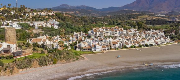 2 bedrooms Apartment in Estepona, Spain No. 149905 2