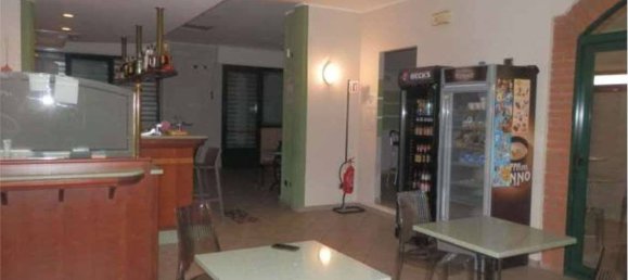 Коммерческая недвижимость с 4 комнатами в Пиццигеттоне, Италия № 95839 7