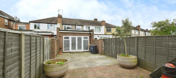 3 bedrooms House in Greenford, United Kingdom No. 6315 6