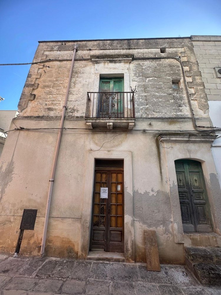 5 bedrooms House in San Michele Salentino, Italy No. 363147