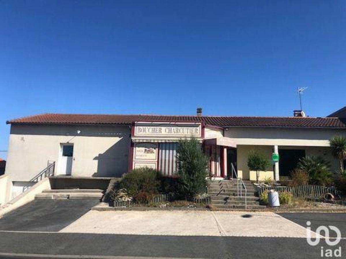 Casa de 3 dormitorios en Thouars, France No. 27674