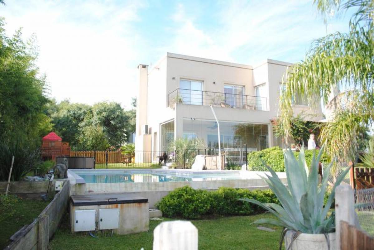 3 bedrooms House in Tigre, Argentina No. 7939