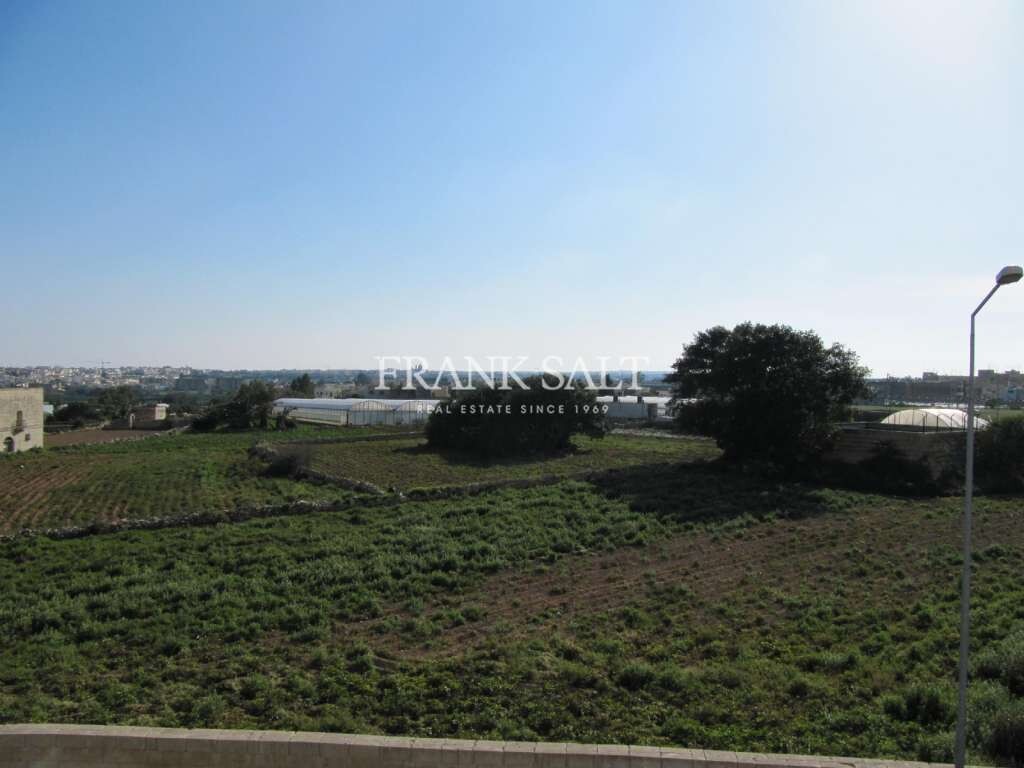 72m² Shop in Zabbar, Malta No. 12586