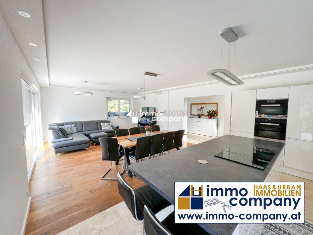 Дом с 7 комнатами в Дойч-Ваграм, Австрия № 27950