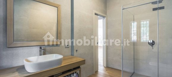 4 bedrooms Villa in Corsico, Italy No. 333064 7