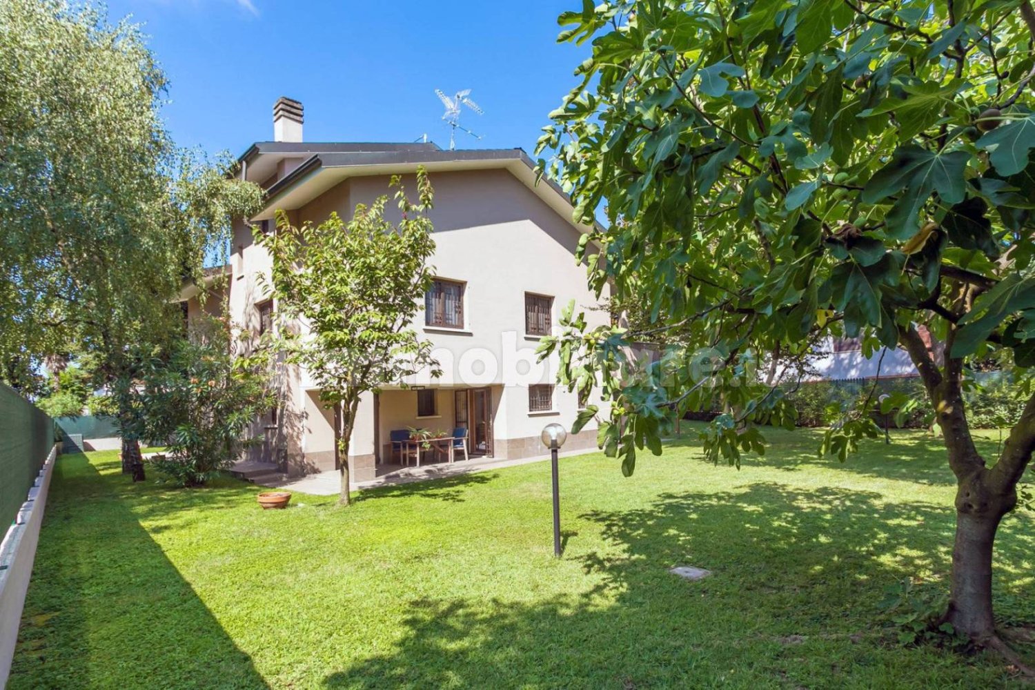 4 bedrooms Villa in Corsico, Italy No. 333064