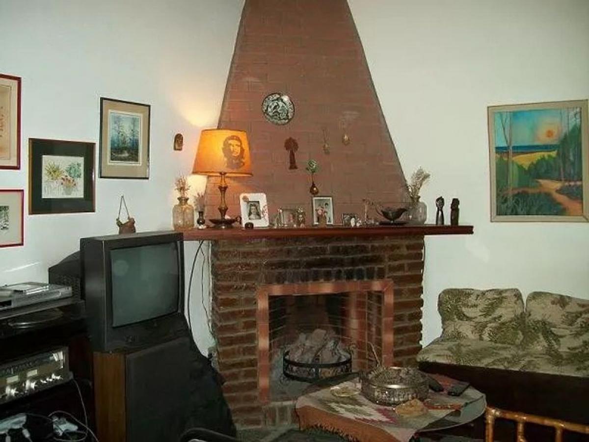 3 bedrooms House in Moron, Argentina No. 21510