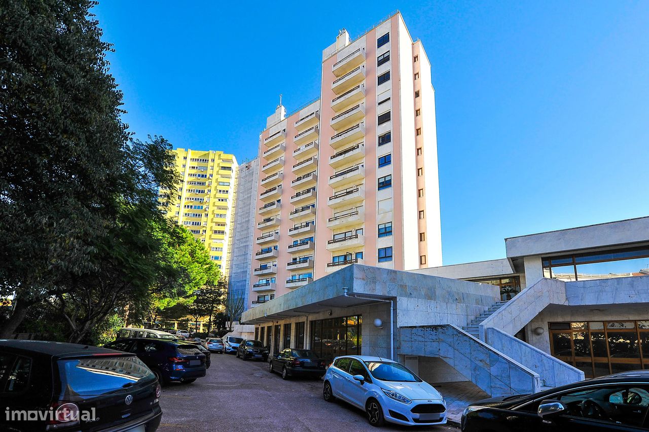 4 bedrooms Apartment in Lisbon, Portugal No. 127196