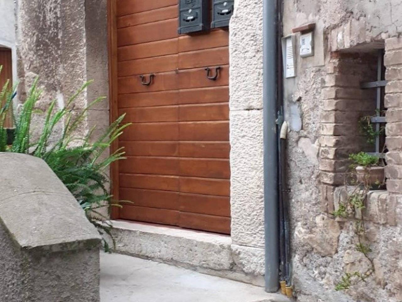 Квартира с 4 комнатами в Бассиано, Италия № 153569