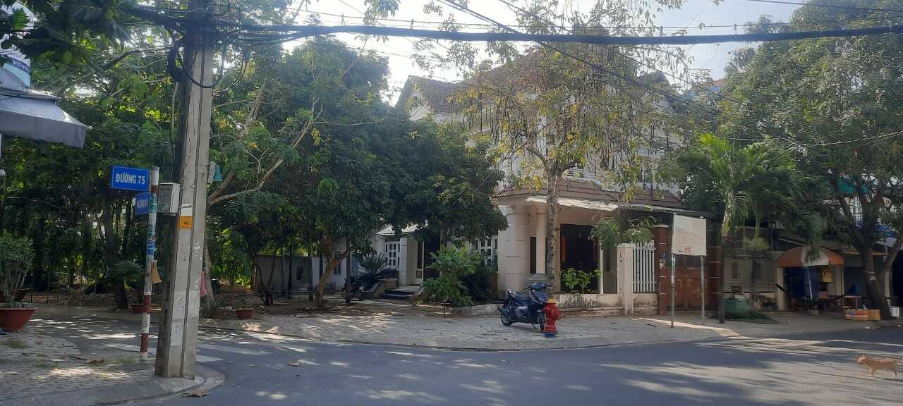 240m² Villa in District 7, Vietnam No. 15829