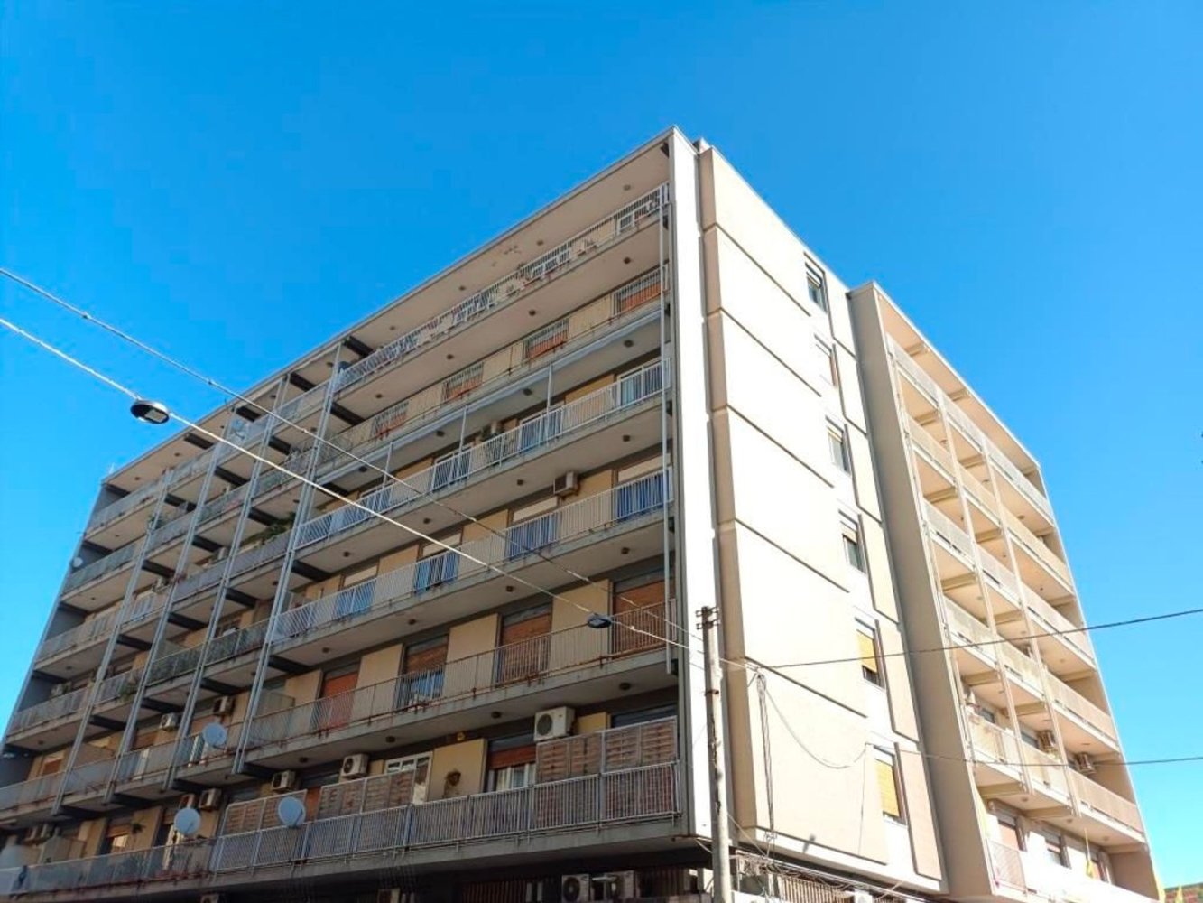 Apartamento de 4 habitaciónes en Catania, Italy No. 162474