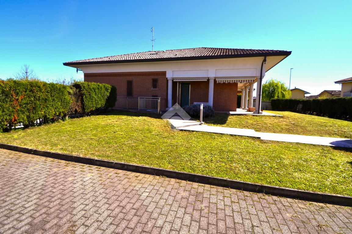 5-Zimmer Villa in Agrate Brianza, Italy, Nr. 160844