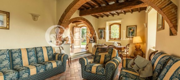 32 bedrooms House in Florence, Italy No. 105635 3