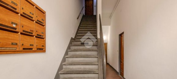 2 bedrooms Apartment in Florence, Italy No. 272082 3
