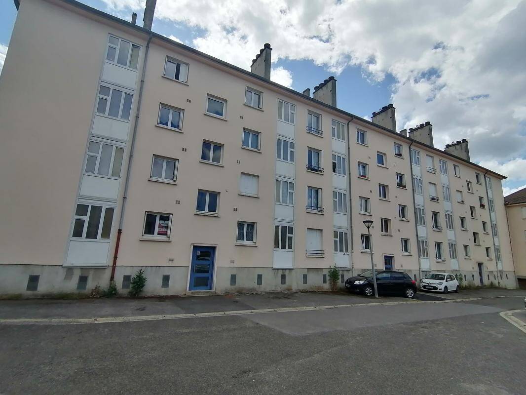 Apartamento de 2 dormitorios en Noyon, France No. 84123