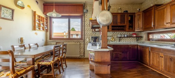 Villa de 4 dormitorios en Lucca, Italy No. 323235 7