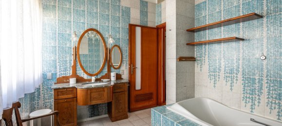 Villa de 4 dormitorios en Lucca, Italy No. 323235 14