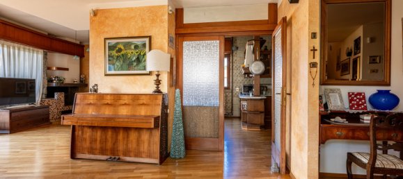 Villa de 4 dormitorios en Lucca, Italy No. 323235 5