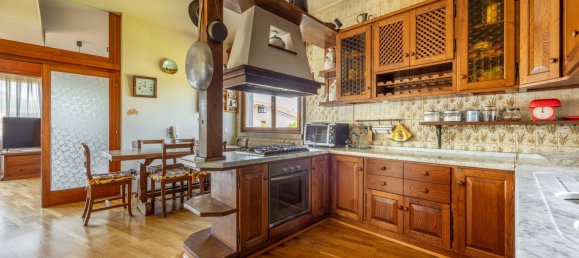 Villa de 4 dormitorios en Lucca, Italy No. 323235 8