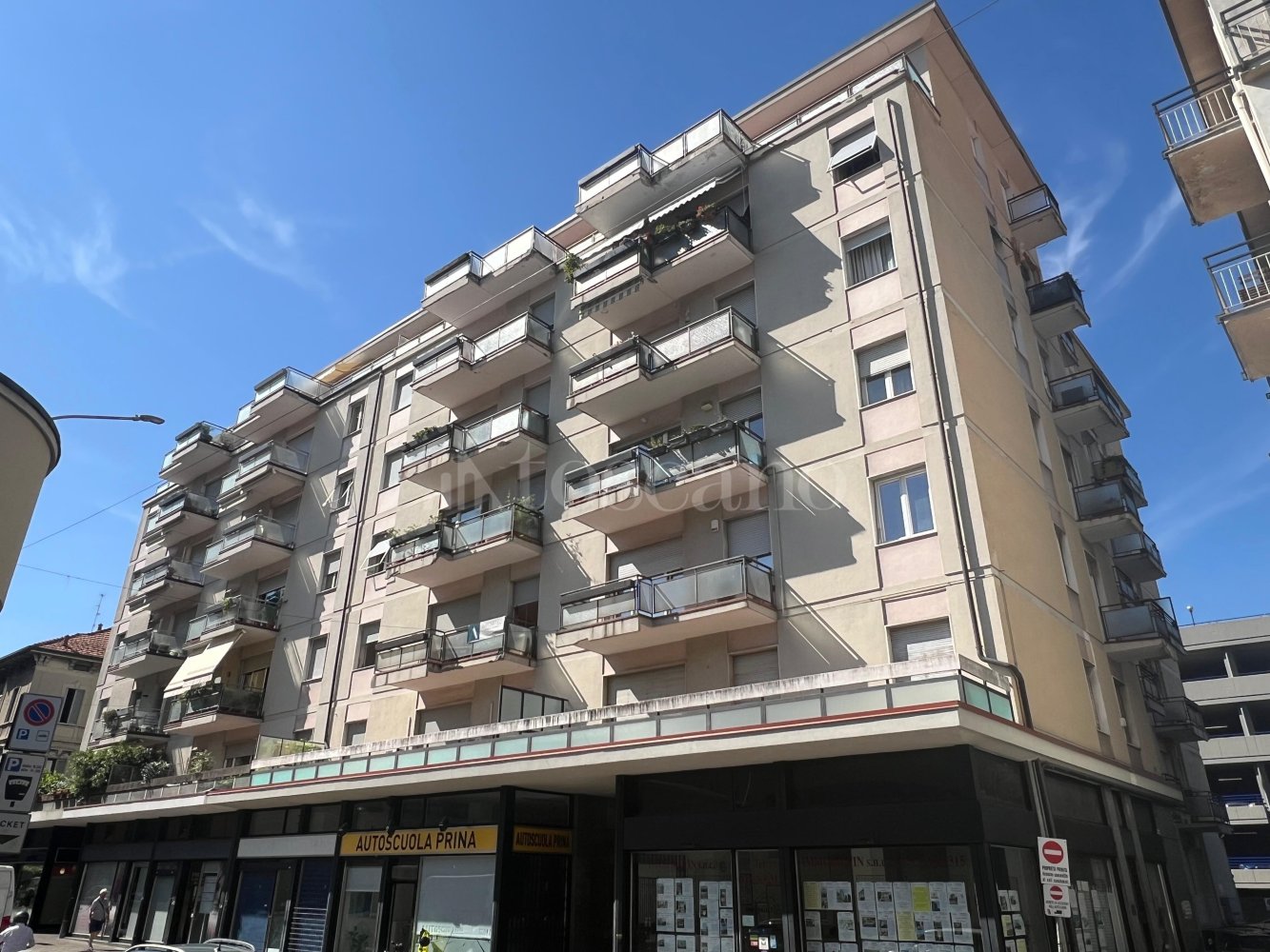 3 rooms Apartment in Como, Italy No. 261049