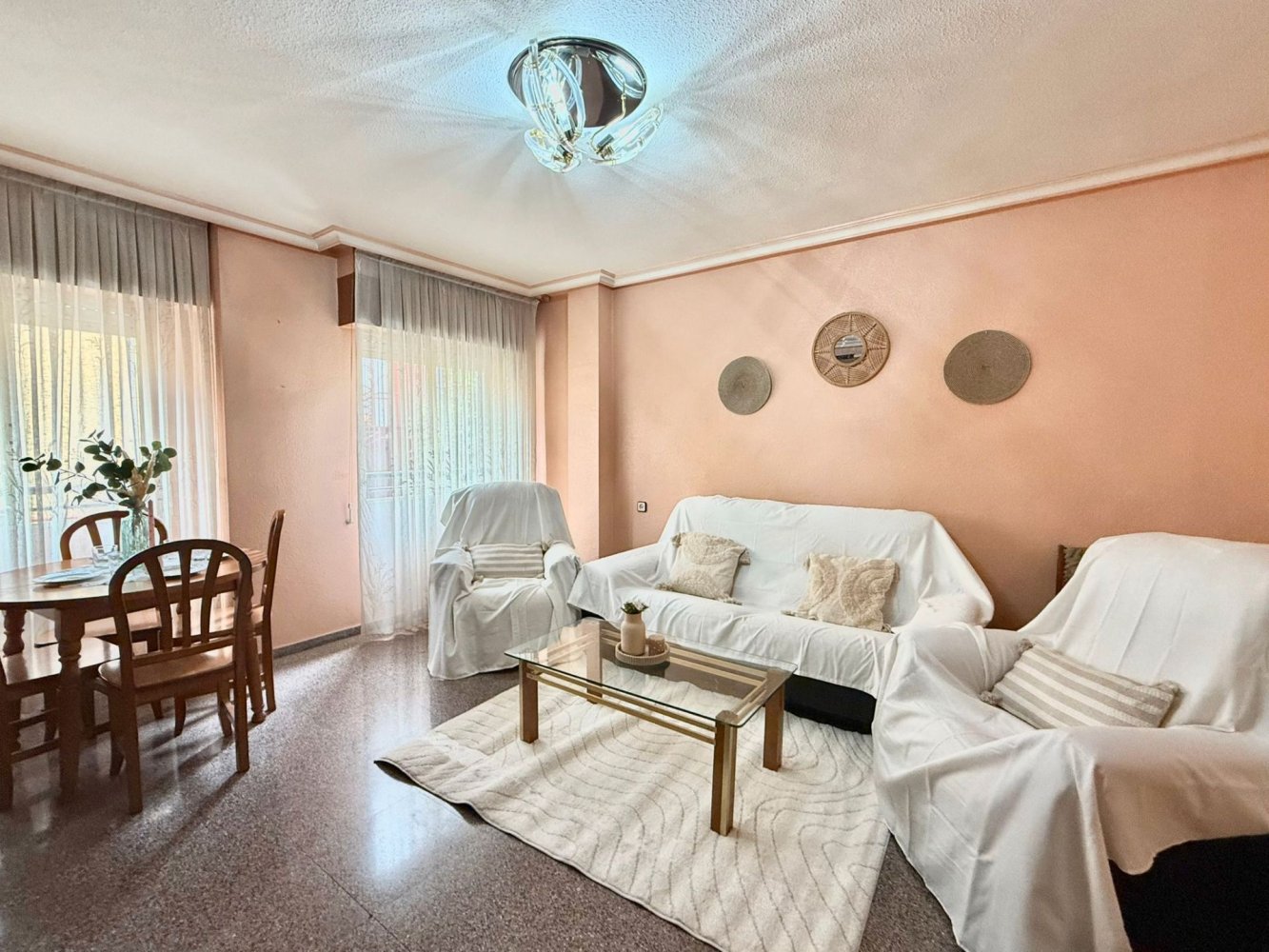 Apartamento de 4 dormitorios en Elda, Spain No. 210335