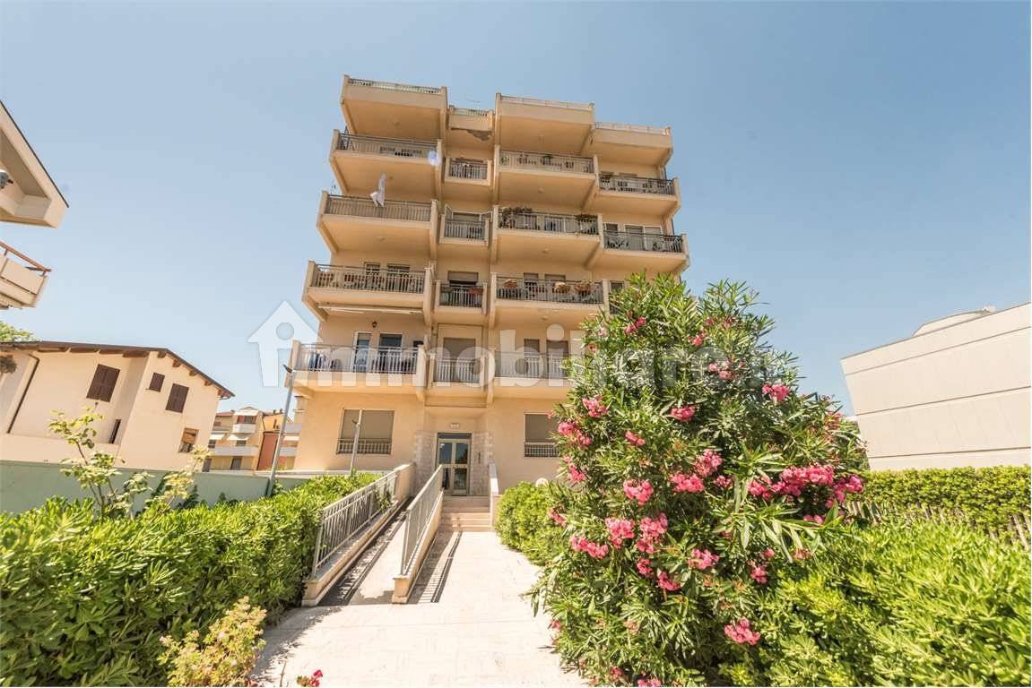 3 bedrooms Apartment in Montesilvano, Italy No. 269083