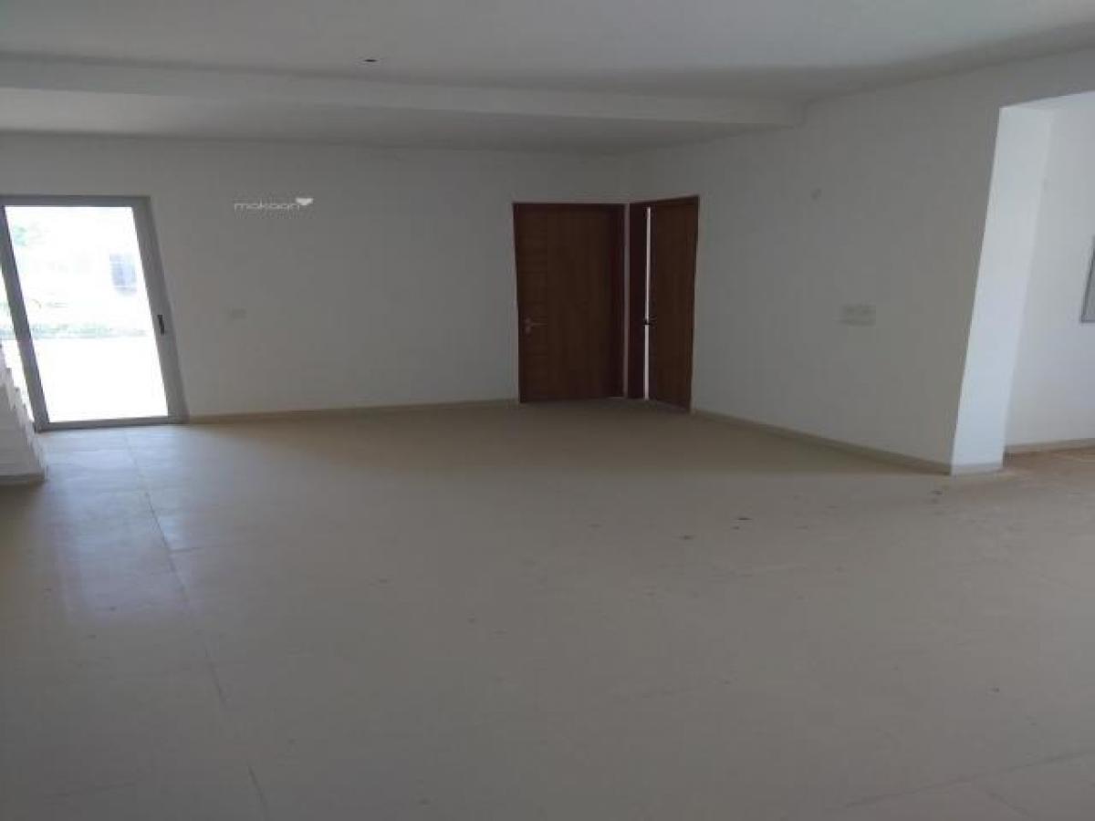 4 bedrooms House in Gurgaon, India No. 17793