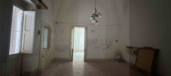 Casa de 5 habitaciónes en Miggiano, Italy No. 133377 2